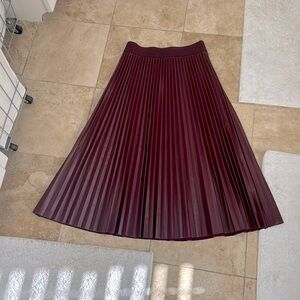 Simply Vera faux leather pleated skirt - cranberry color